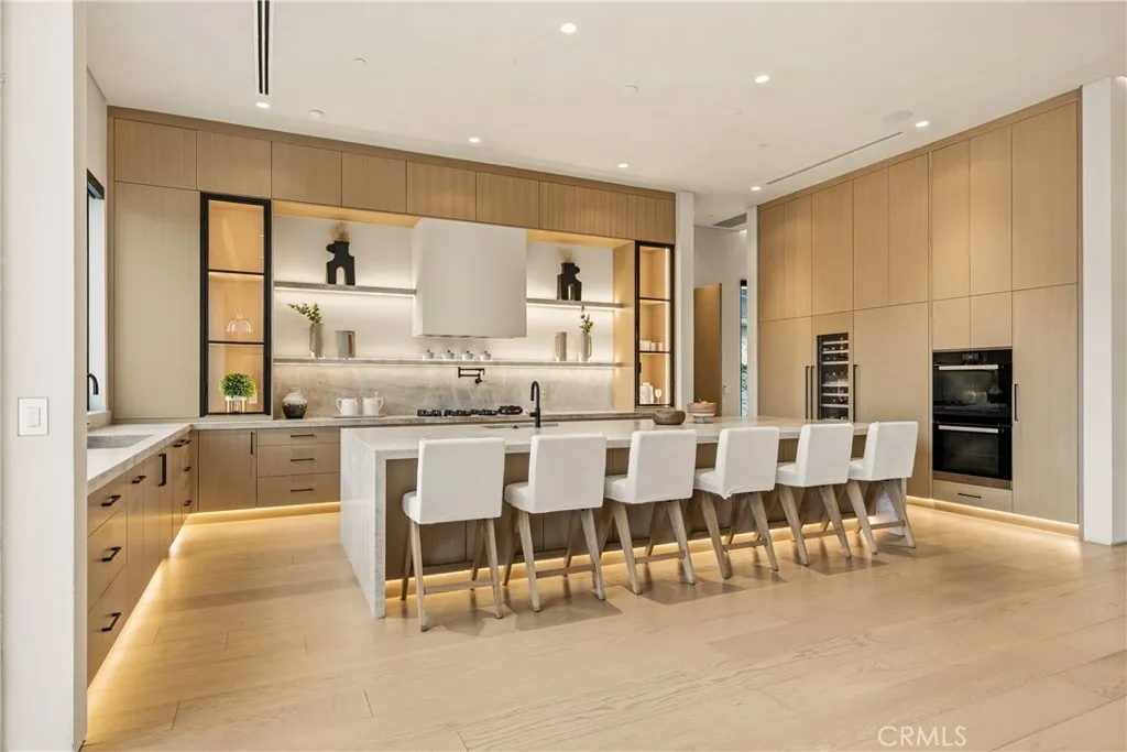 22924 Erwin Street, Woodland Hills, California 91367 home-pic-15